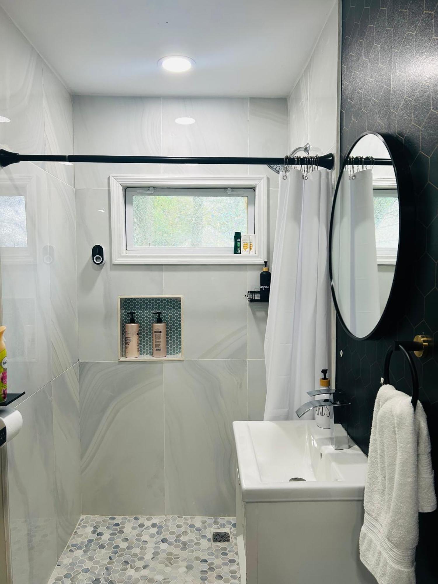 Fancy Studio Private Entrance Selden Exterior foto